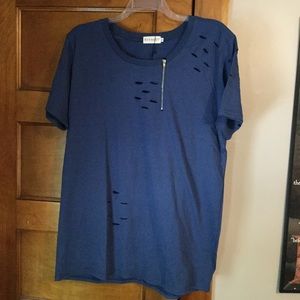 Nitagut Distressed Top.       E022